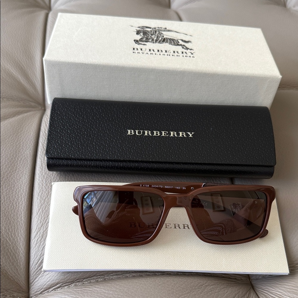 Burberry men Chestnut Brown Sunglasses. Authentic. New.